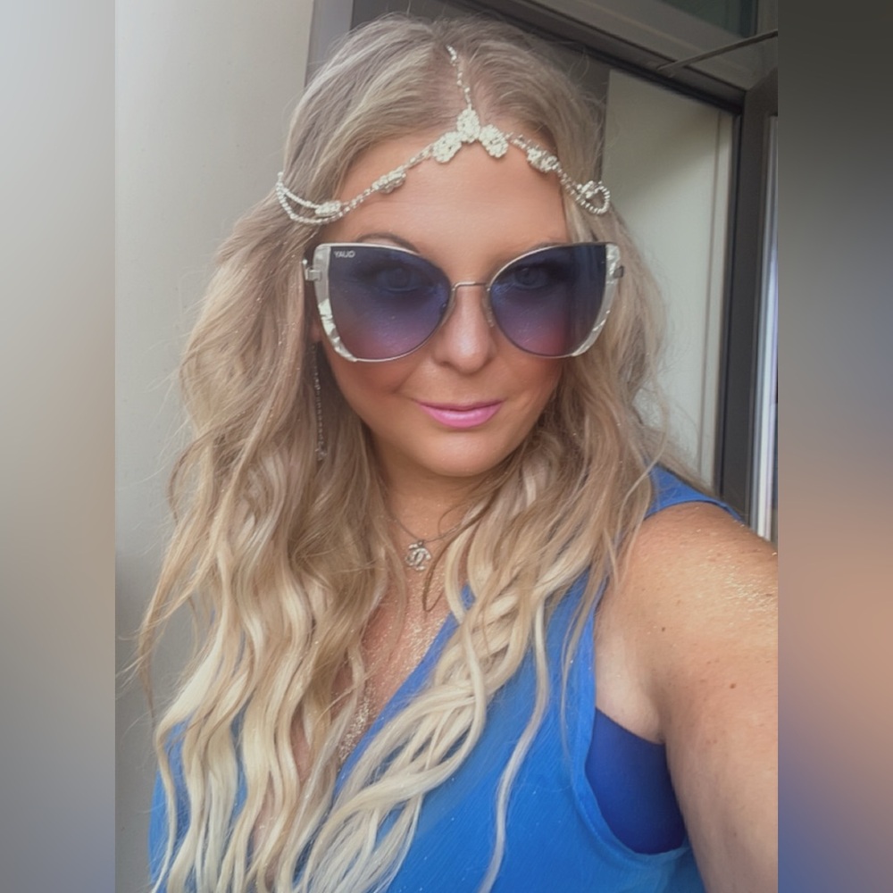 Meet your Posher, Kelly Lynn “KK” 💎🦈